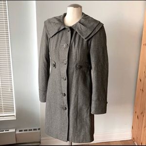 Beautiful warm wool coat with stunning and interesting details